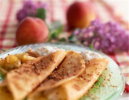 simsearch:652-03800295,k - almond-flavoured and peach pancake Stock Photo - Premium Royalty-Free, Code: 652-03800114