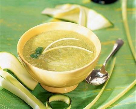 simsearch:652-03802467,k - cream of courgette and leek Foto de stock - Sin royalties Premium, Código: 652-03800112