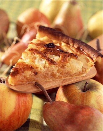 simsearch:652-03803631,k - gibaldipontine apple and pear tart Foto de stock - Sin royalties Premium, Código: 652-03800172