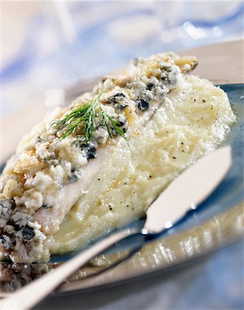 dabbing - Wedge sole topped with roquefort and celeriac puree Stock Photo - Premium Royalty-Free, Code: 652-03800235