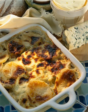 simsearch:400-04033821,k - Potato and roquefort gratin Stock Photo - Premium Royalty-Free, Code: 652-03800246