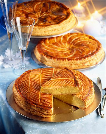 epiphany cake - galette des rois almond flaky pastry cake Stock Photo - Premium Royalty-Free, Code: 652-03800297