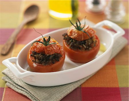 simsearch:652-03804406,k - Stuffed tomatoes Foto de stock - Sin royalties Premium, Código: 652-03800324