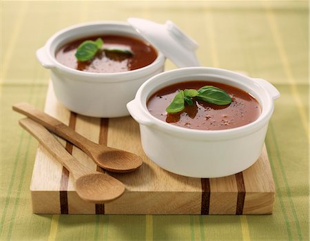 simsearch:652-03802467,k - Cold tomato soup Foto de stock - Sin royalties Premium, Código: 652-03800344