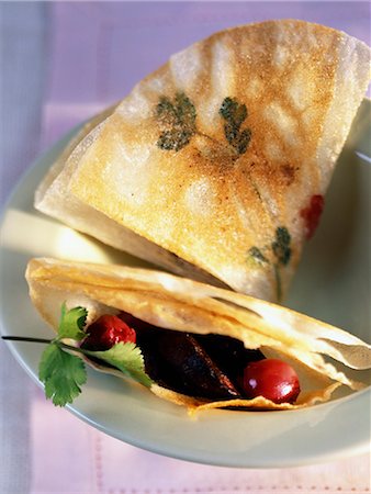 simsearch:652-03805181,k - Triangles de saucisse et de cerise de sang Photographie de stock - Premium Libres de Droits, Code: 652-03800373