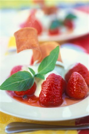 simsearch:652-03804162,k - Pistachio ice cream with strawberries Stock Photo - Premium Royalty-Free, Code: 652-03800404