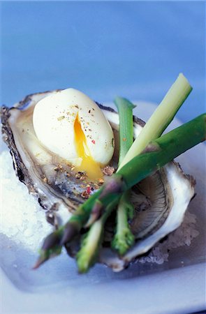 sal de mar - oyster with quail eggs and asparagus Foto de stock - Sin royalties Premium, Código: 652-03800407