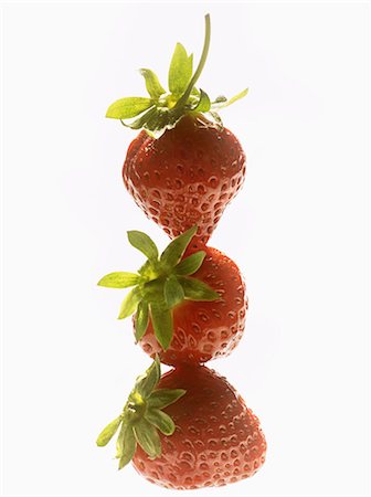 simsearch:652-03801577,k - Pile des fraises Photographie de stock - Premium Libres de Droits, Code: 652-03800416