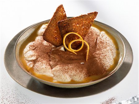 Tiramisu avec pain d'épice et Banyuls Photographie de stock - Premium Libres de Droits, Code: 652-03800467