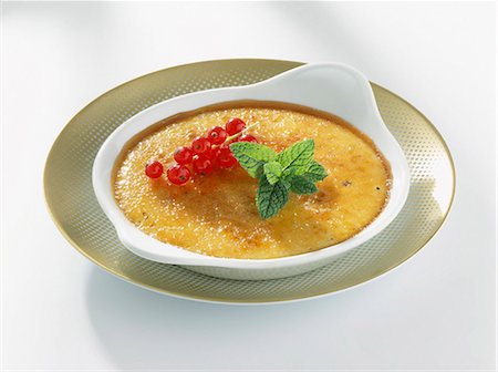 simsearch:825-03629243,k - Creme brulée flavoured with foie gras Stock Photo - Premium Royalty-Free, Code: 652-03800468