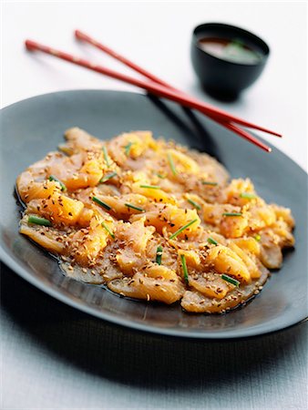 simsearch:652-03801794,k - Salmon Carpaccio with ginger,chives and sesame seeds Foto de stock - Sin royalties Premium, Código: 652-03800521