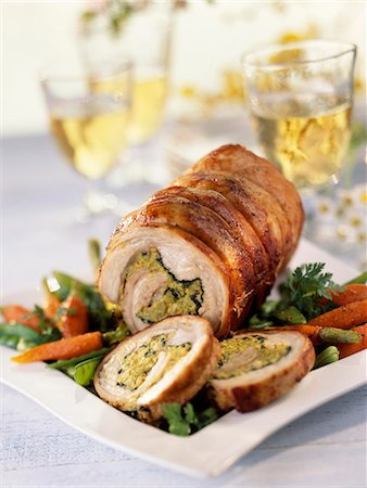 Thick round fillet stuffed with vegetables Foto de stock - Sin royalties Premium, Código: 652-03800594