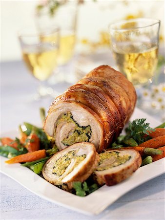 simsearch:652-03634360,k - Thick round fillet stuffed with vegetables Foto de stock - Sin royalties Premium, Código: 652-03800594