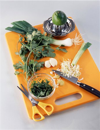 simsearch:652-03801787,k - Cutting the vegetables Foto de stock - Sin royalties Premium, Código: 652-03800638