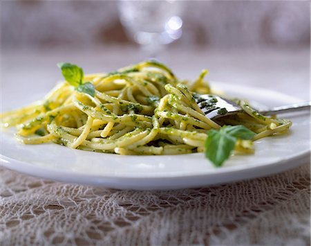 spaghetti pesto - Spaghettis with pistou Stock Photo - Premium Royalty-Free, Code: 652-03800746