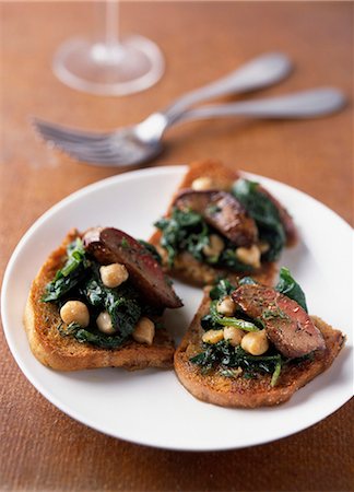 Chicken liver,spinach and chickpea Crostini Stock Photo - Premium Royalty-Free, Code: 652-03800741