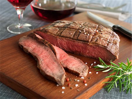 roast beef (sliced sandwich meat) - Faux filet Stock Photo - Premium Royalty-Free, Code: 652-03800751