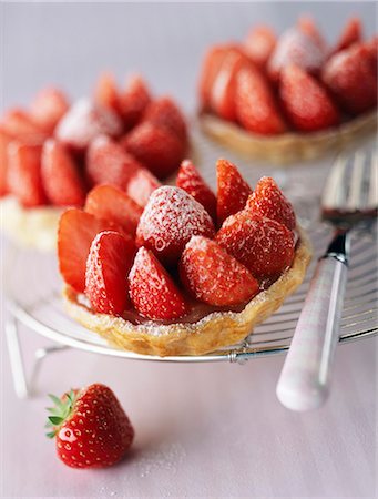 Lemon and strawberry tartlets Stock Photo - Premium Royalty-Free, Code: 652-03800761