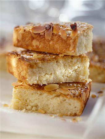 simsearch:652-03801720,k - Gâteau biscuit aux amandes Photographie de stock - Premium Libres de Droits, Code: 652-03800794