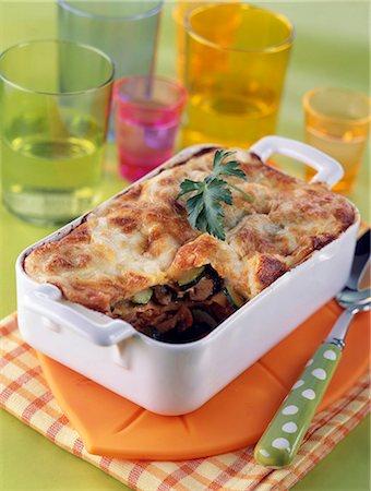 simsearch:652-05807846,k - Fancy lasagnes Foto de stock - Royalty Free Premium, Número: 652-03800843