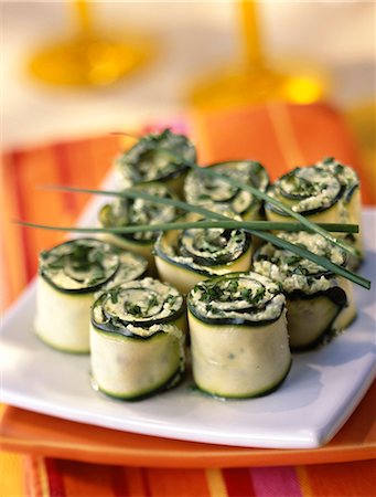 Bite-size zucchini with feta Stock Photo - Premium Royalty-Free, Code: 652-03800850