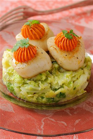 simsearch:652-06819218,k - Scallops,cream of orange lentils and Embeurrée de chou Foto de stock - Sin royalties Premium, Código: 652-03800927