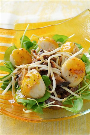 simsearch:652-07656397,k - Scallops glazed with clementines,caramelized  Shiitakes Foto de stock - Sin royalties Premium, Código: 652-03800928