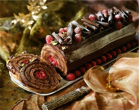 simsearch:652-03804850,k - Chocolate and raspberry rolled log cake Stock Photo - Premium Royalty-Free, Code: 652-03800960