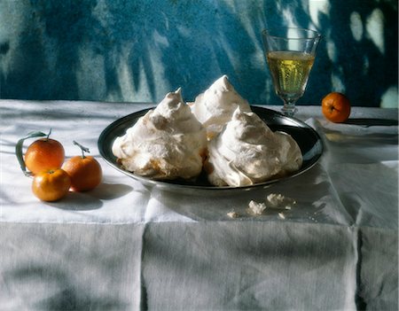 simsearch:652-02222448,k - Meringues with clementines Stock Photo - Premium Royalty-Free, Code: 652-03800985
