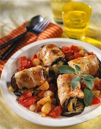 simsearch:652-03801392,k - Veal and eggplant Paupiettes with vegetables Stock Photo - Premium Royalty-Free, Code: 652-03800995