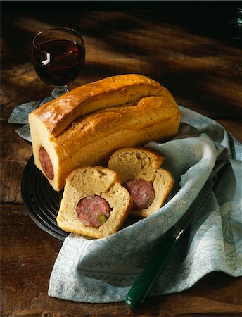 simsearch:652-03633426,k - Sausage in Brioche Stock Photo - Premium Royalty-Free, Code: 652-03801027