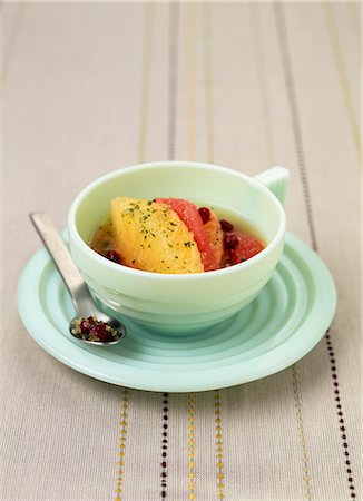 simsearch:652-03634796,k - Cranberry and citrus fruit salad Foto de stock - Sin royalties Premium, Código: 652-03801066