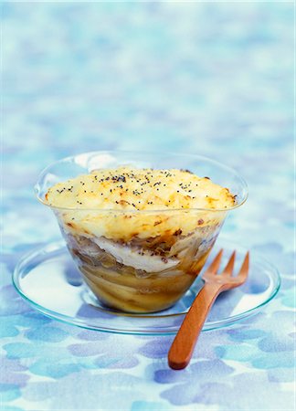 Chicken,pear and onion Parmentier Stock Photo - Premium Royalty-Free, Code: 652-03801095