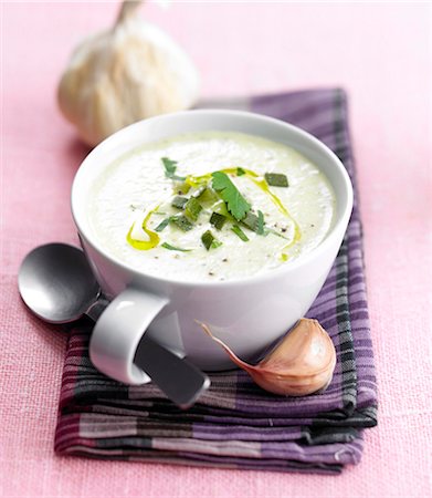 Creamy garlic soup Stock Photo - Premium Royalty-Free, Code: 652-03801164