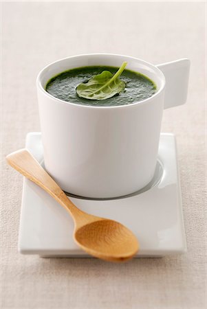 simsearch:652-03801167,k - Spinach soup Foto de stock - Sin royalties Premium, Código: 652-03801167