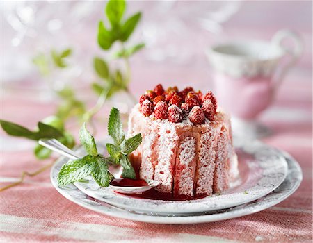 pink cake - Wild strawberry Charlotte Stock Photo - Premium Royalty-Free, Code: 652-03801273