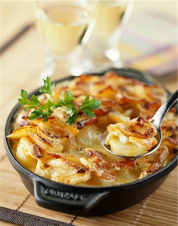 simsearch:652-05807330,k - Gratin dauphinois Foto de stock - Sin royalties Premium, Código: 652-03801365