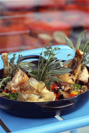 simsearch:652-03634083,k - Roast guinea-fowl with herbs Foto de stock - Sin royalties Premium, Código: 652-03801395