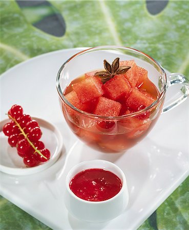 simsearch:652-03634796,k - Watermelon with aniseed and redcurrant puree Foto de stock - Sin royalties Premium, Código: 652-03801428