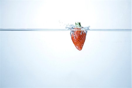 simsearch:652-03802942,k - Strawberry falling in the water Stock Photo - Premium Royalty-Free, Code: 652-03801421