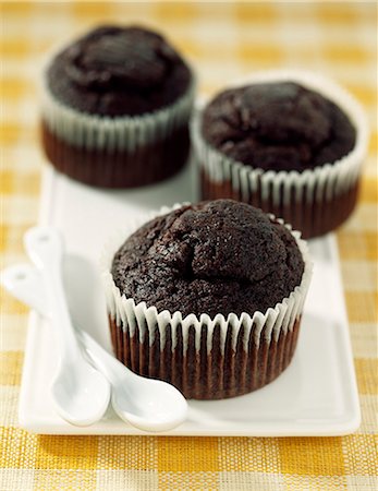simsearch:652-03804496,k - Muffins au chocolat Photographie de stock - Premium Libres de Droits, Code: 652-03801441