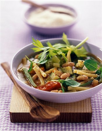 simsearch:825-03628682,k - Minestrone Stock Photo - Premium Royalty-Free, Code: 652-03801452