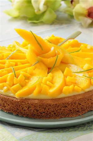 Mango and lime shortbread tart Stock Photo - Premium Royalty-Free, Code: 652-03801519