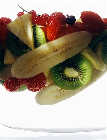 simsearch:652-03633168,k - Soupe de fruits Photographie de stock - Premium Libres de Droits, Code: 652-03801535