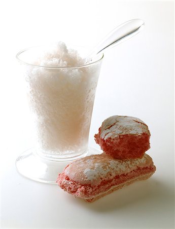 Coconut sherbet ice and Biscuit rose de Reims Foto de stock - Sin royalties Premium, Código: 652-03801559