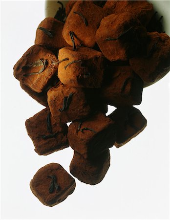 pralinen - Truffes au chocolat et à saveur de thé Photographie de stock - Premium Libres de Droits, Code: 652-03801573