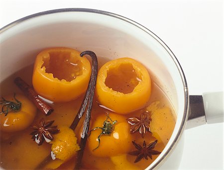 simsearch:652-03801585,k - Cooking the yellow tomatoes with oranges and spices Foto de stock - Sin royalties Premium, Código: 652-03801585