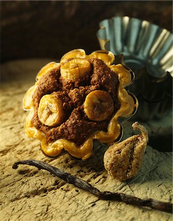 simsearch:652-03804981,k - Dried fig,chocolate and banana tartlet Foto de stock - Sin royalties Premium, Código: 652-03801598