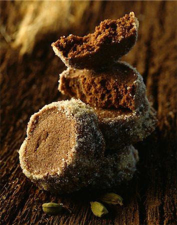 simsearch:652-03804341,k - Cardamom chocolate balls Foto de stock - Sin royalties Premium, Código: 652-03801599