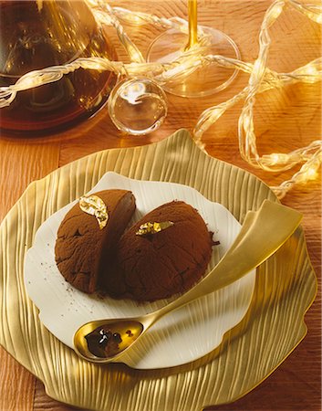 Chocolate Dôme Stock Photo - Premium Royalty-Free, Code: 652-03801593